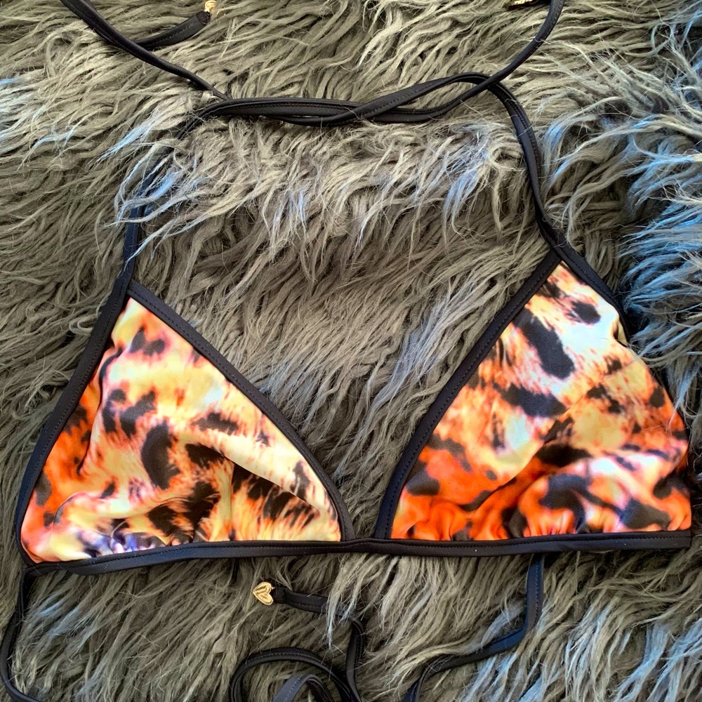Wildfox Bikini Top | size L | never worn |